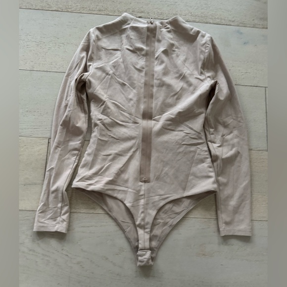 NWOT Alice and Olivia Becker Mock Neck Bodysuit - Picture 11 of 14